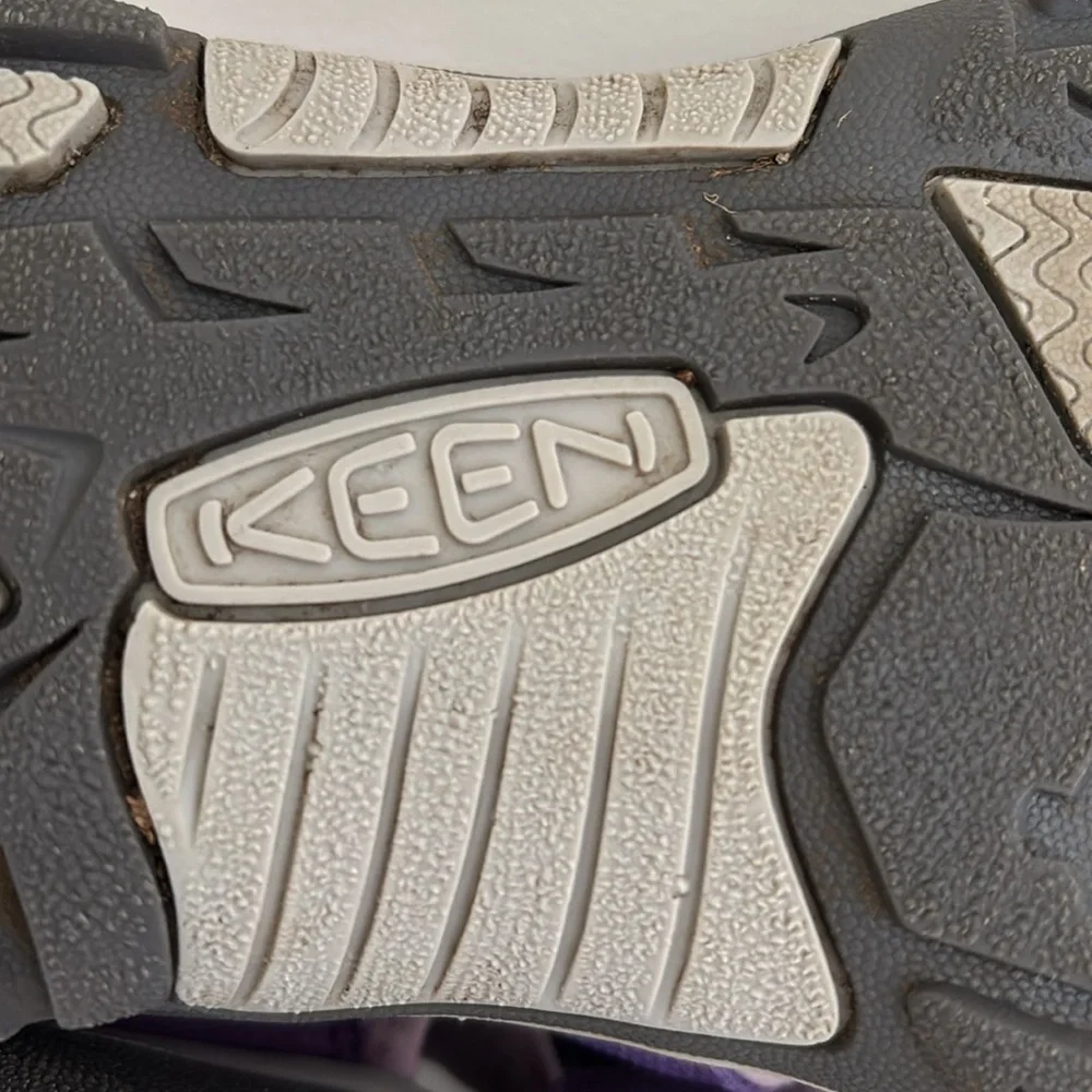 Keen purple water